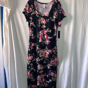 NWT NO BOUNDARIES FLORAL DRESS